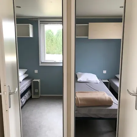 Camping Des Favards Violès Quarto foto