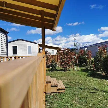 Camping Des Favards Violès Exterior foto